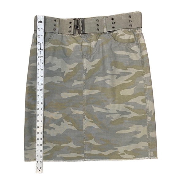 DKNY Khaki Camouflage Belted Pencil
Skirt size 8 - Picture 4 of 6
